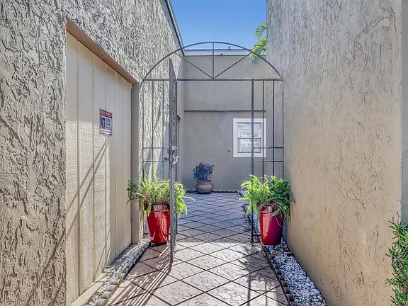 4th image of 10404 Carmen Lane