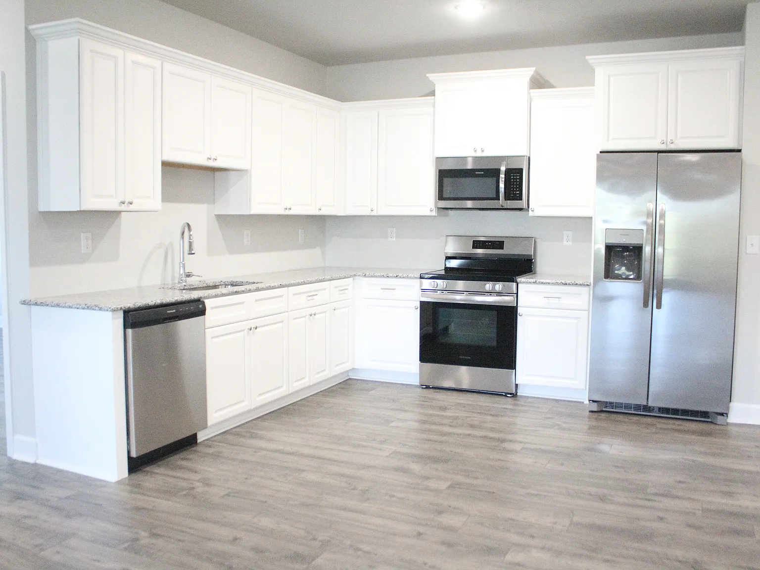 3 bed, 1250 sqft, $1,900 — Photo 2
