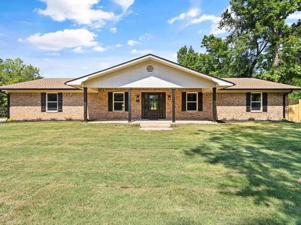 531 Oakwood St, Gladewater, TX 75647