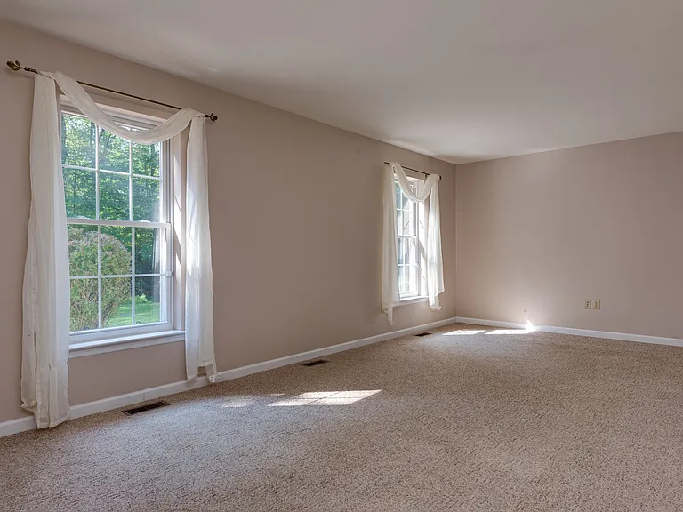 80 Hillbrook Dr — Photo 11