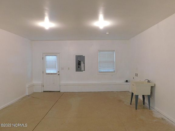 3rd image of 122 Heather Glen Cir