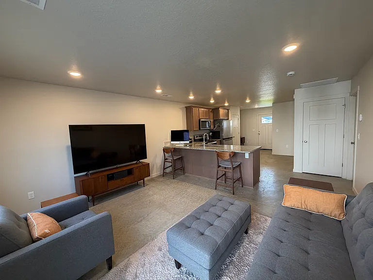 630 Tinley St — Photo 7