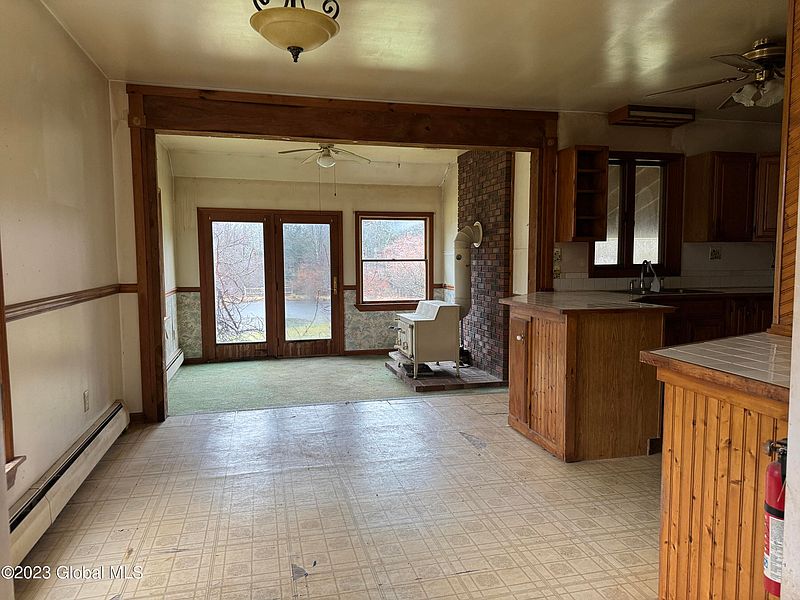 5th image of 221 Reynolds Road