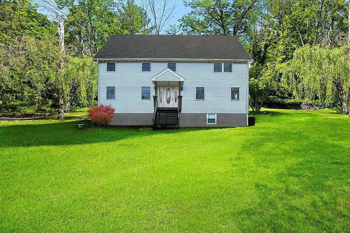 3 bed, $2,400 — Photo 1