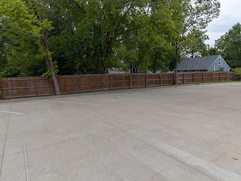 1409 Paris Rd #201 — Photo 33