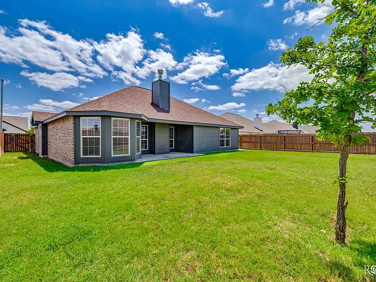 1913 Lamplighter Ln — Photo 30