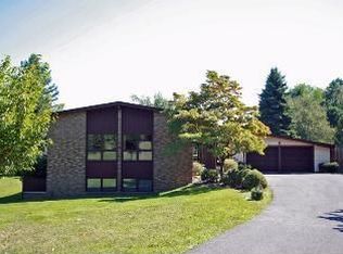 26 Sand Hill Rd, Annandale, NJ 08801