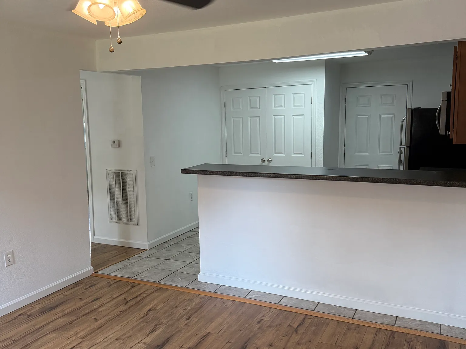 2 bed, 900 sqft, $1,000 — Photo 2