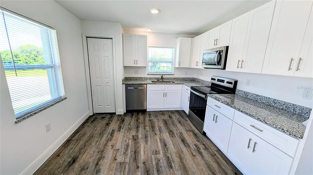 2 bed, 2.0 bath, 900 sqft, $1,500 — Photo 2