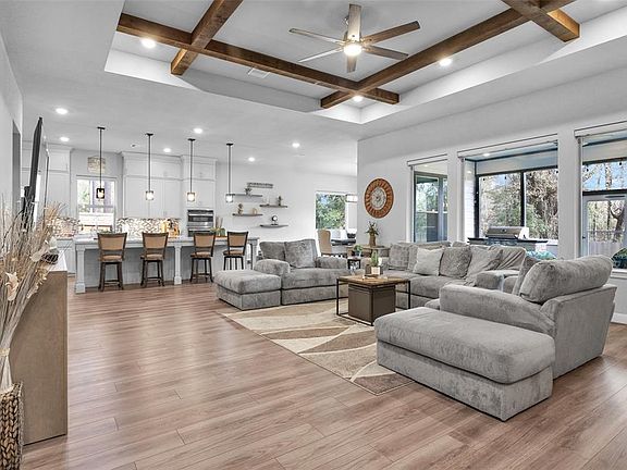 3rd image of 15682 Corinthian Way