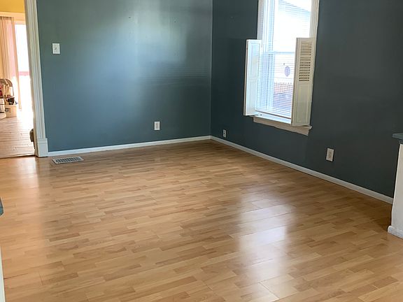 4th image of 2603 Hood Ave