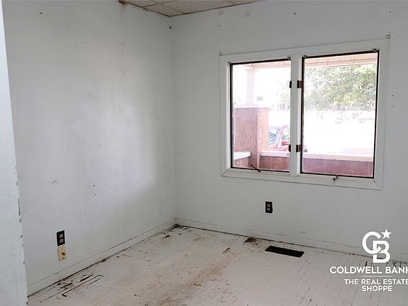5th image of 1409 N Main St