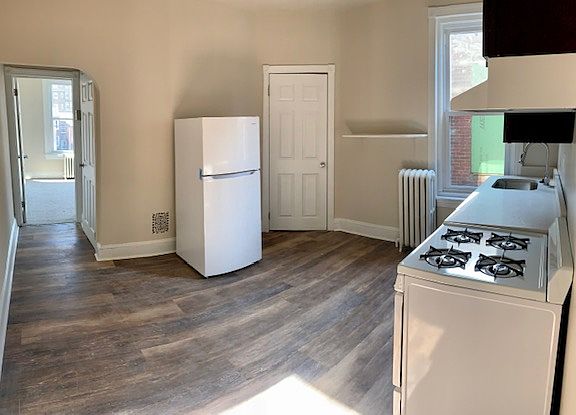 4th image of 221 S 44th St