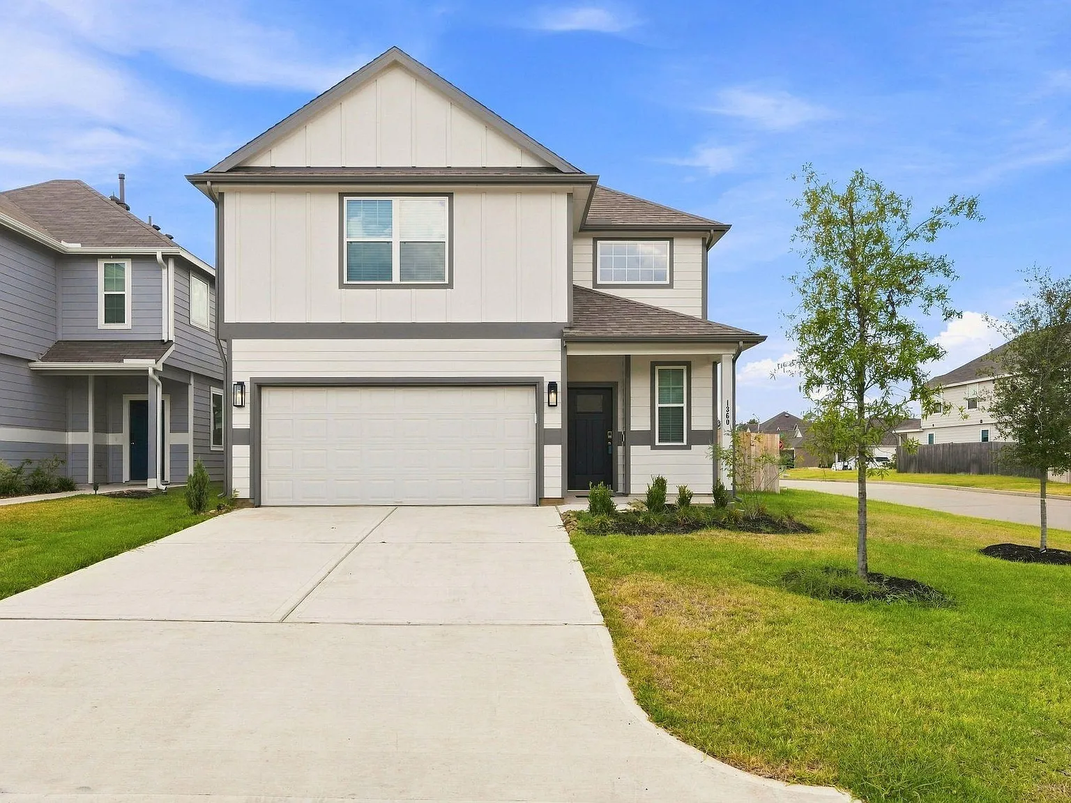 4 bed, 2.5 bath, 2111 sqft, $2,200 — Photo 2