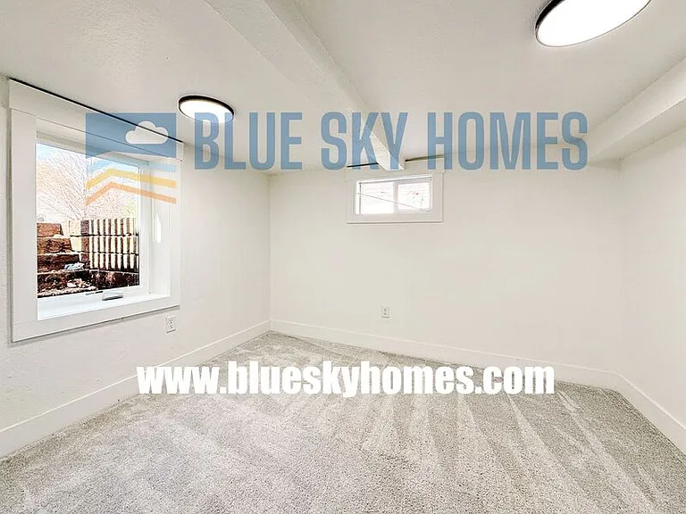 320 S Chestnut St — Photo 8