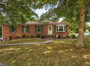 14 Meadow Rd, Dover, PA 17315