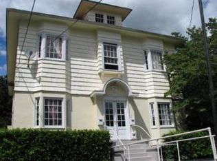 2431 NE Halsey St APT A, Portland, OR 97232