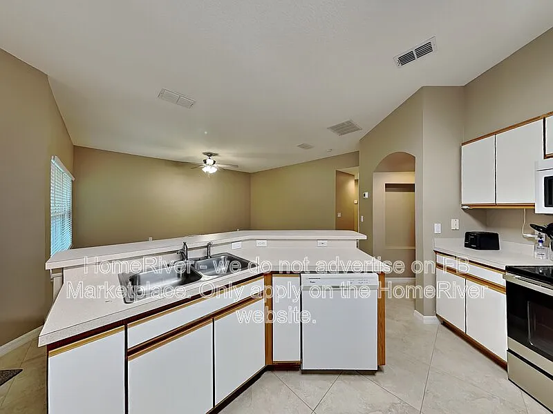 4 bed, 3.0 bath, 2618 sqft, $2,900 — Photo 2