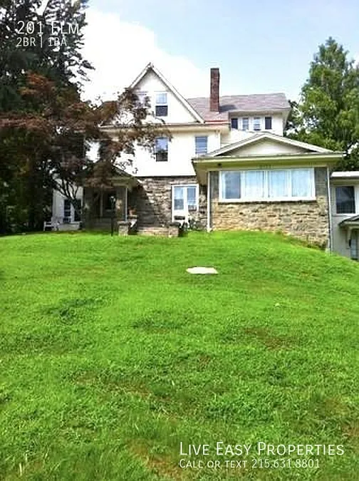 Large, Sunny Swarthmore 2 Bdrm plus bonus room - Great Location, Quiet Residential Street — Photo 1