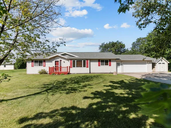 3863 Red Oak Ct, Oshkosh, WI 54902