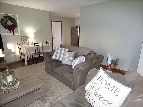 3rd image of 888 Revere Cir