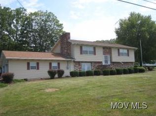 11484 Ravenswood Rd, Belleville, WV 26133