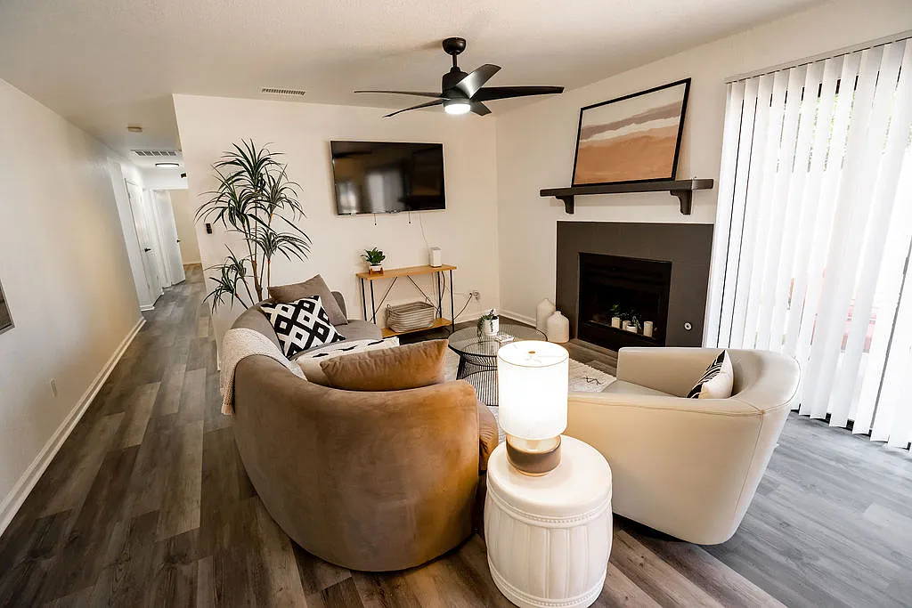 2 bed, 1150 sqft, $2,700 — Photo 1