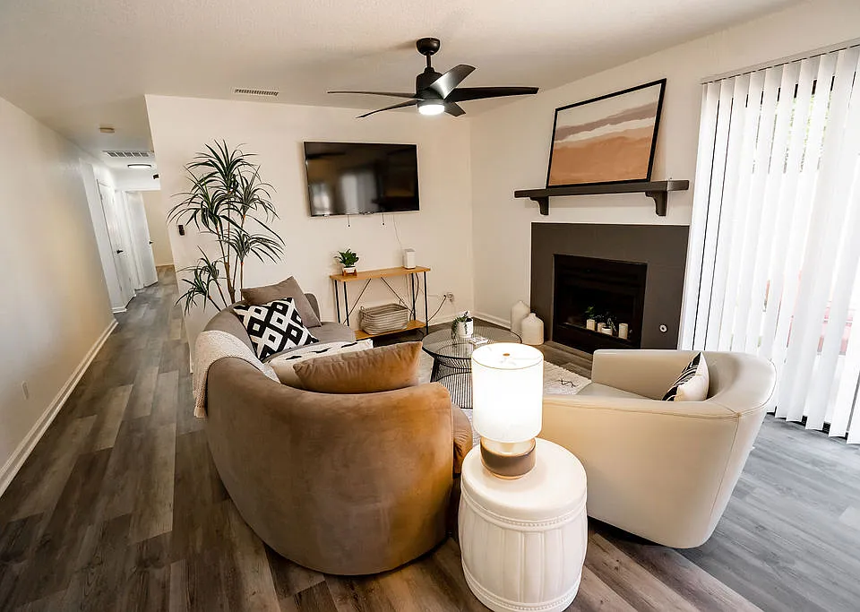 340 W Lexington Ave #103