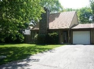 102 Six Pines Dr, Romeoville, IL 60446