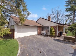 143 Parkway Dr, Roslyn Heights, NY 11577