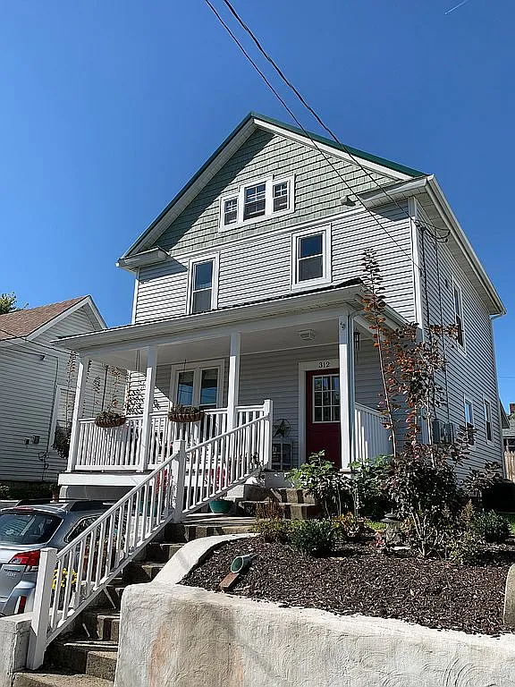 312 Green St photo 1
