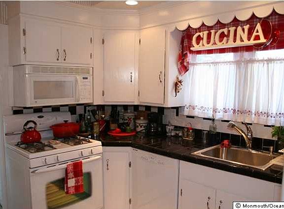 Alternate view of Kitchen.