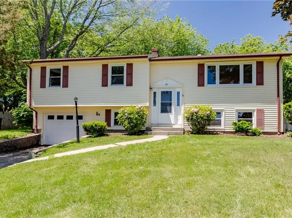 26 Seneca Rd, Portsmouth, RI 02871