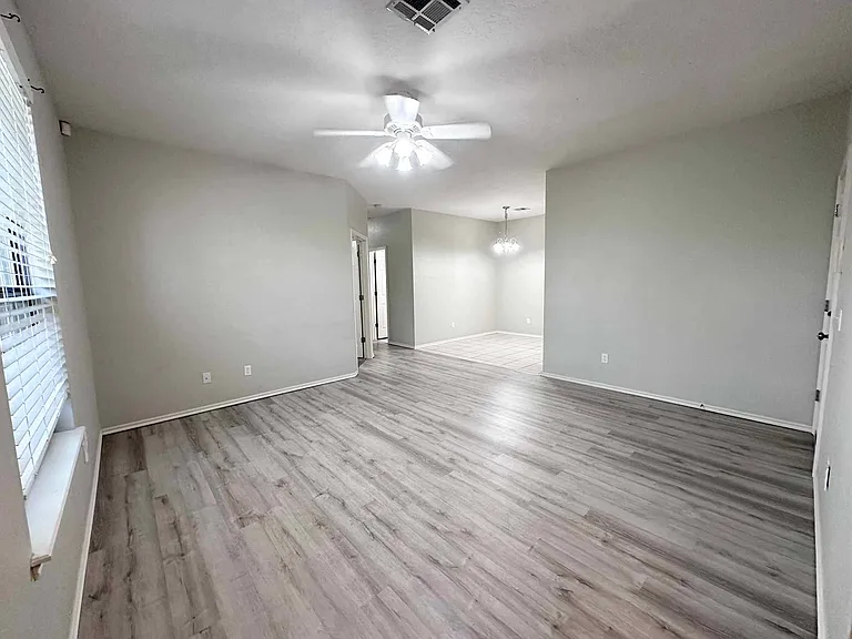 10000 Shadowview Dr #A — Photo 3