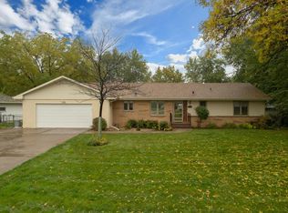 1061 Robin Ln, New Brighton, MN 55112