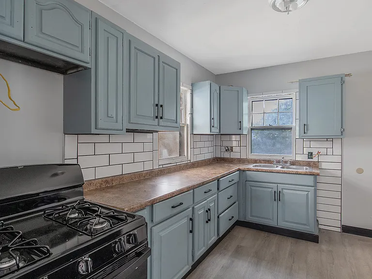 720 Winton St — Photo 4