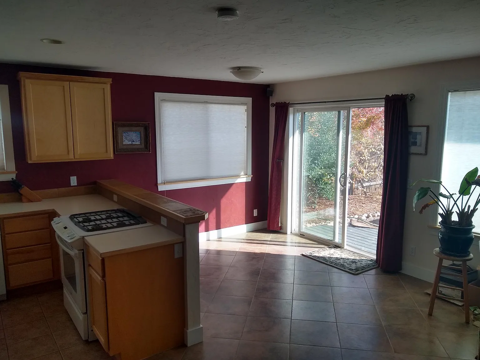 3 bed, 1288 sqft, $2,350 — Photo 4