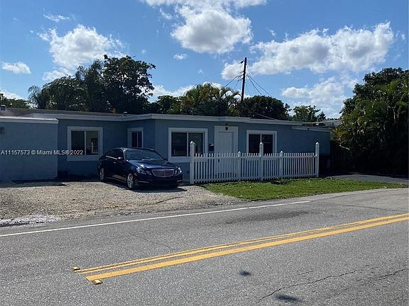 4th image of 300 NW 16th St #1