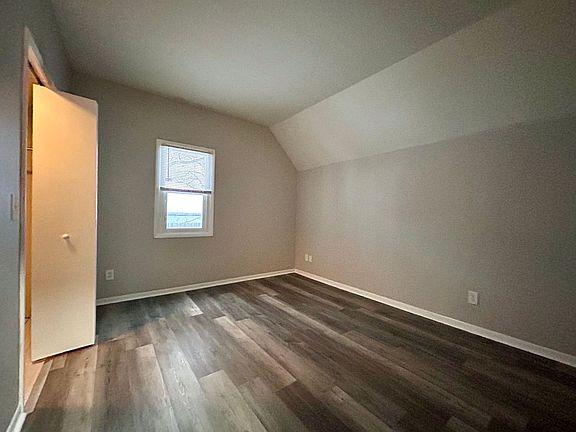 4th image of 1461 Leahy St #3
