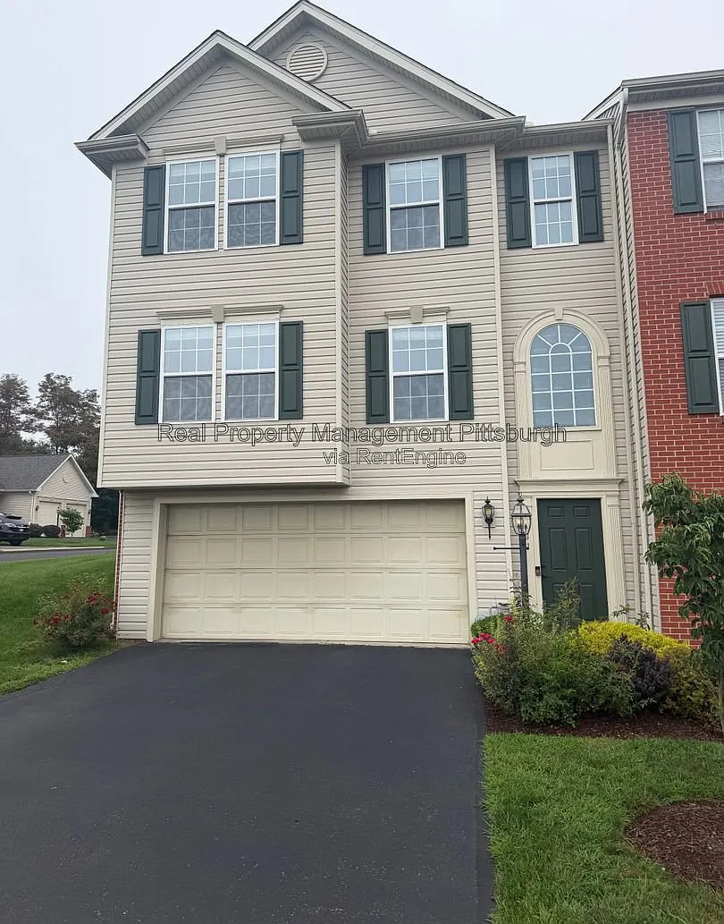3 bed, 2.5 bath, 1632 sqft, $2,400 — Photo 1