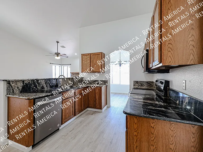 764 E Sheffield Ave — Photo 14