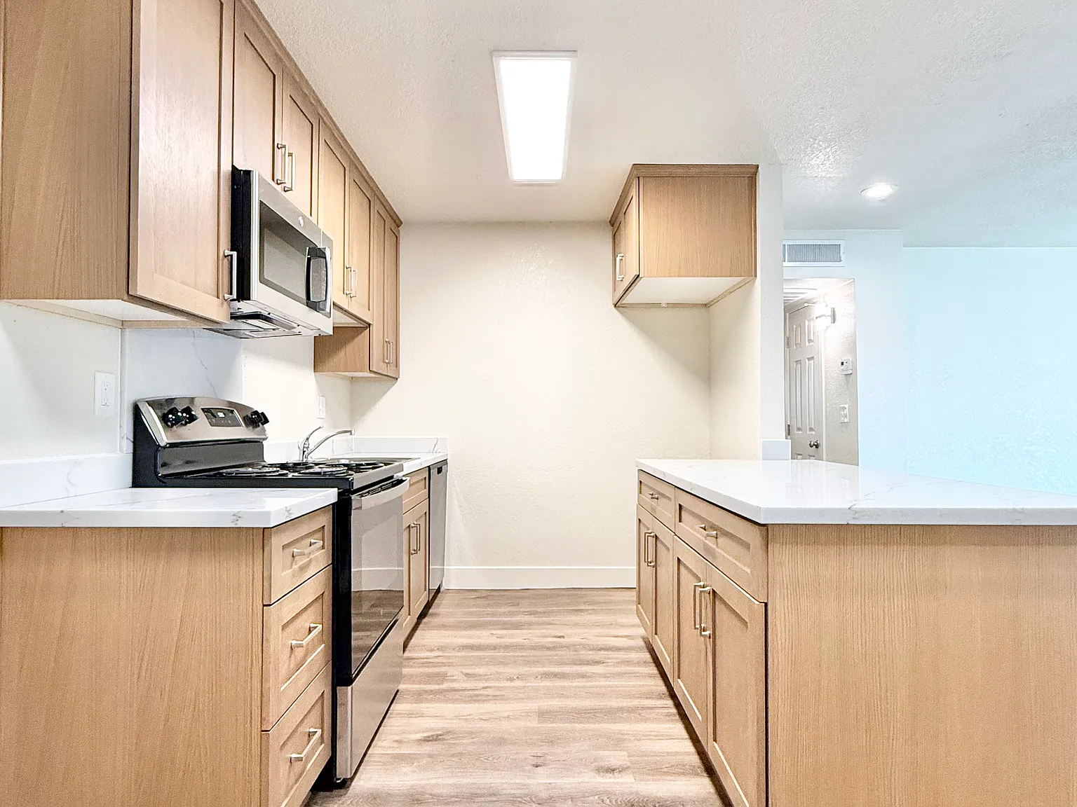 2 bed, 1000 sqft, $1,895 — Photo 2