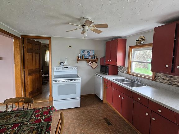 3rd image of 22 Pent Rd