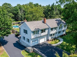 14 Pilgrim Ln, Sandy Hook, CT 06482