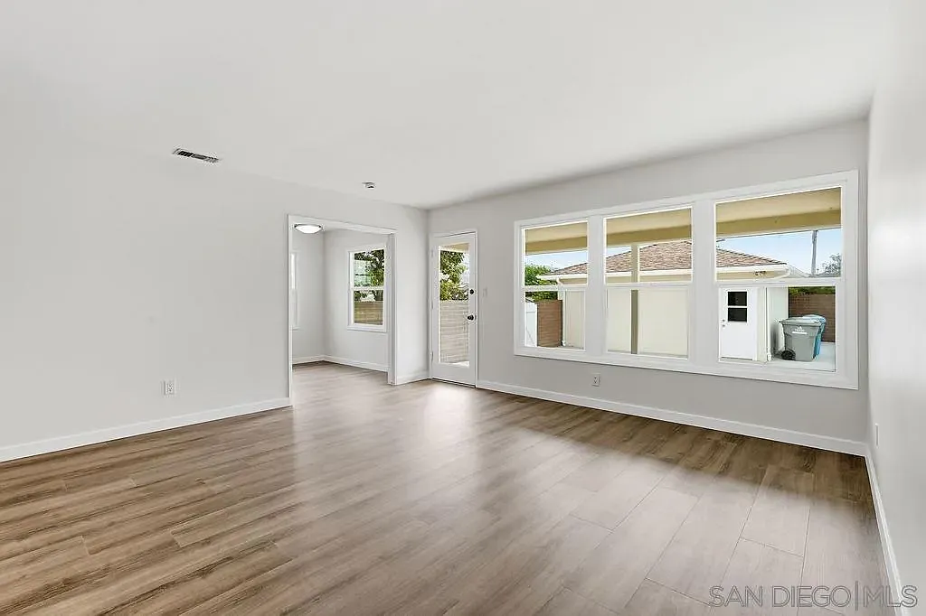 3 bed, 1.0 bath, 1100 sqft, $4,500 — Photo 4