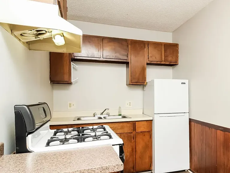 1308 W Lexington Ave — Photo 3