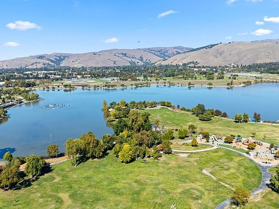 Short drive to Lake Elizabeth