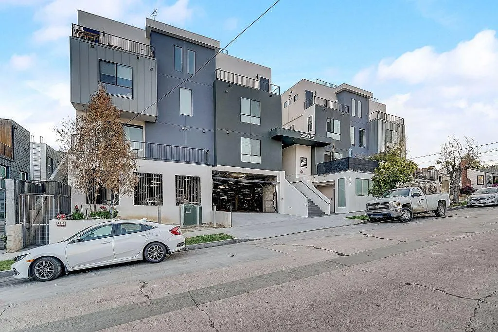 3821 W Avenue 43 — Photo 1