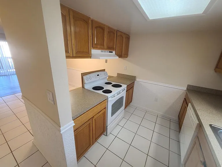254 Ulster Ln — Photo 8