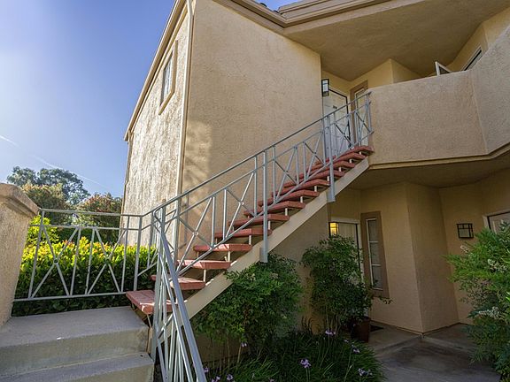 2nd image of 23625 Del Monte Dr Unit 308